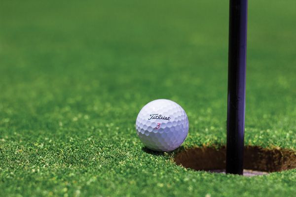 Jak zacząć grać w golfa? Poradnik dla początkujących